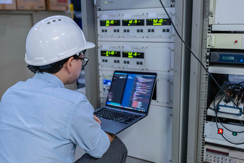 מתי עסק צריך שירותי הנדסת חשמל